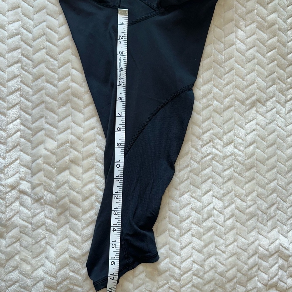 Lululemon Run A Marathon Crop II Black Straightup Stripe Black Angel Wing Size 6 - Picture 12 of 12